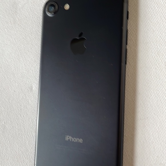 Apple I Phone Black. - Picture 3 of 9